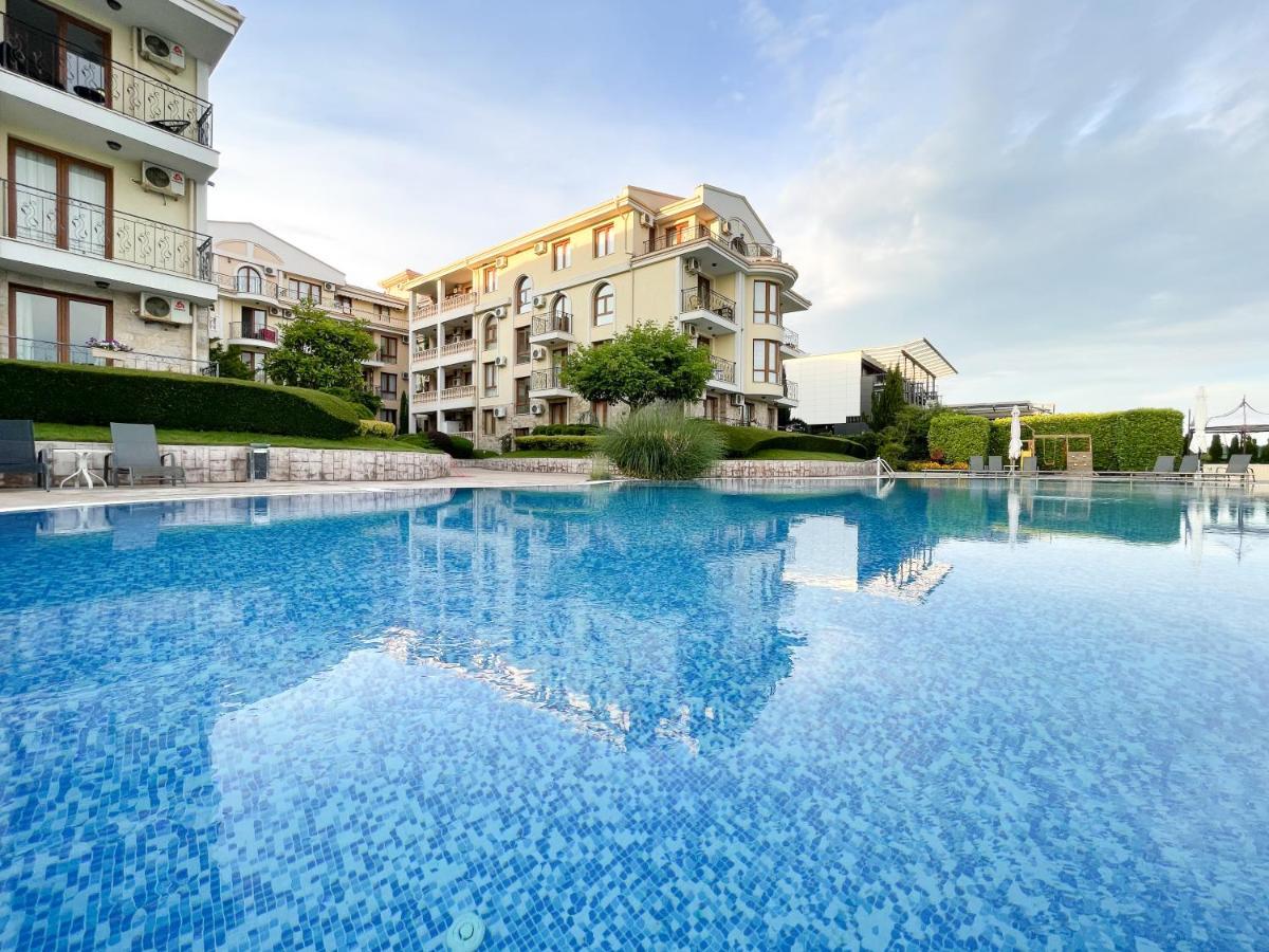 Royal Bay Apartments With Self Check-In Sveti Vlas Eksteriør bilde