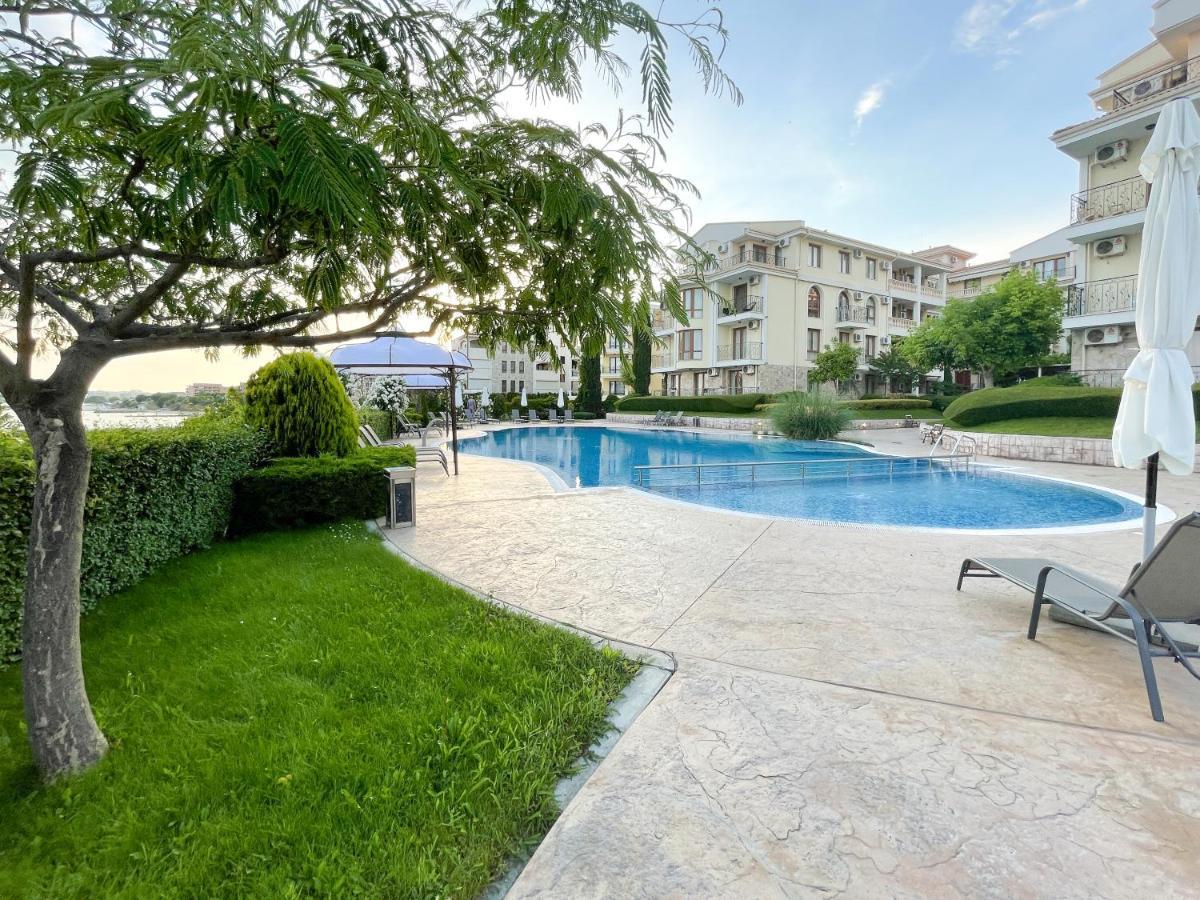 Royal Bay Apartments With Self Check-In Sveti Vlas Eksteriør bilde