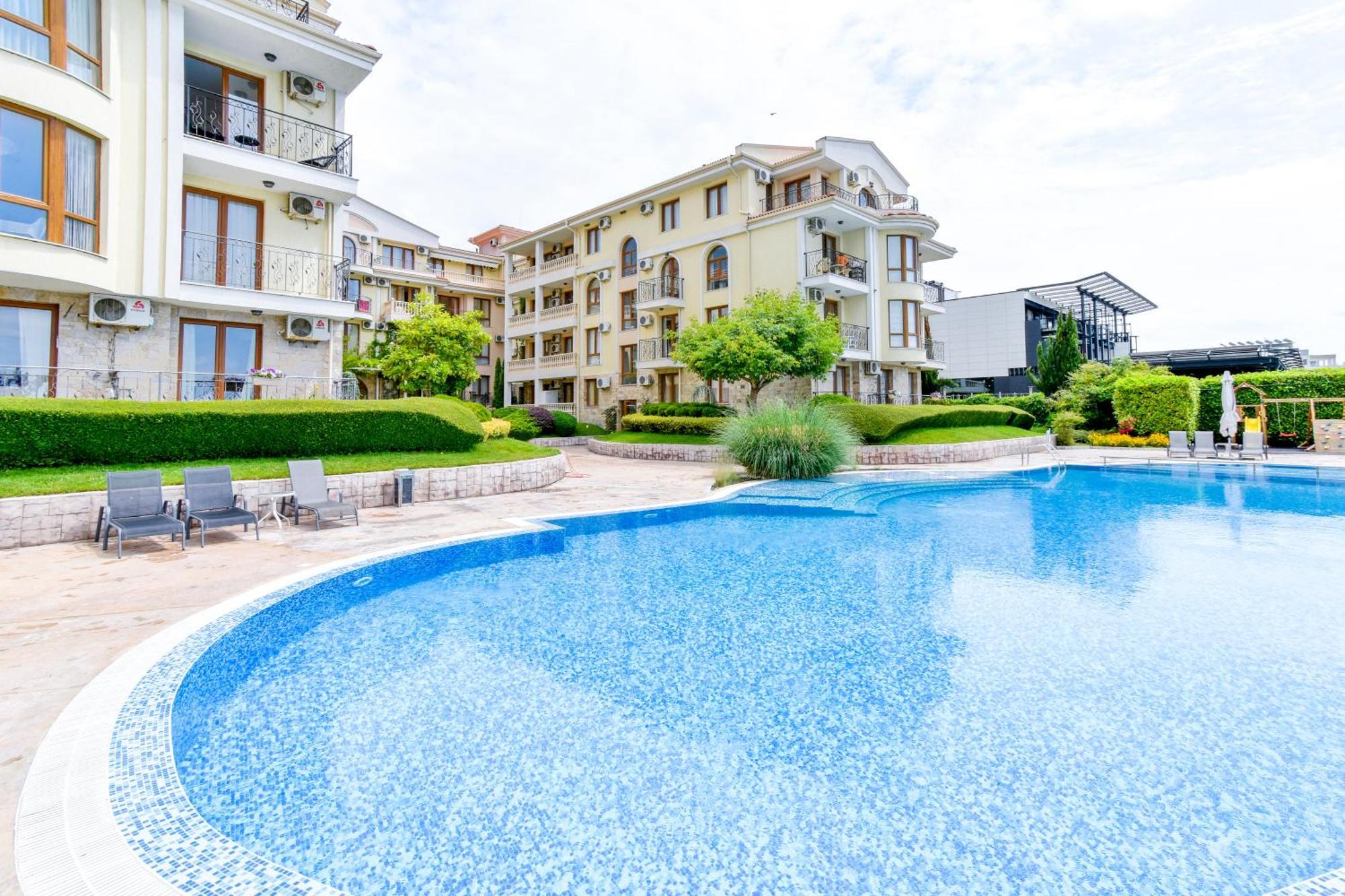 Royal Bay Apartments With Self Check-In Sveti Vlas Eksteriør bilde