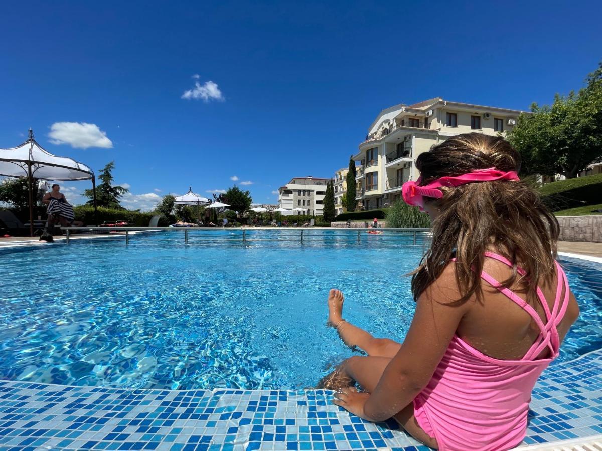 Royal Bay Apartments With Self Check-In Sveti Vlas Eksteriør bilde